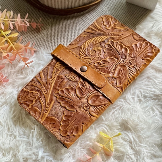 Personalized Leather Wallet for Women: Engraved Floral Design