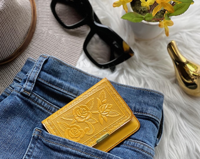 Small Leather Wallet – Personalized Gift for Best Friend • Minimalist Wallet for Women • Bridesmaid Gift Idea • Handmade Wallet