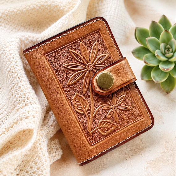 Handmade Leather Credit Card Holder: Sustainable Minimalist Wallet