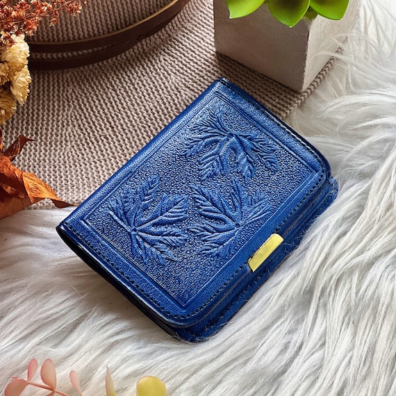 Handcrafted Leather Wallet: Embossed Maple Leaf, Engraved Gift