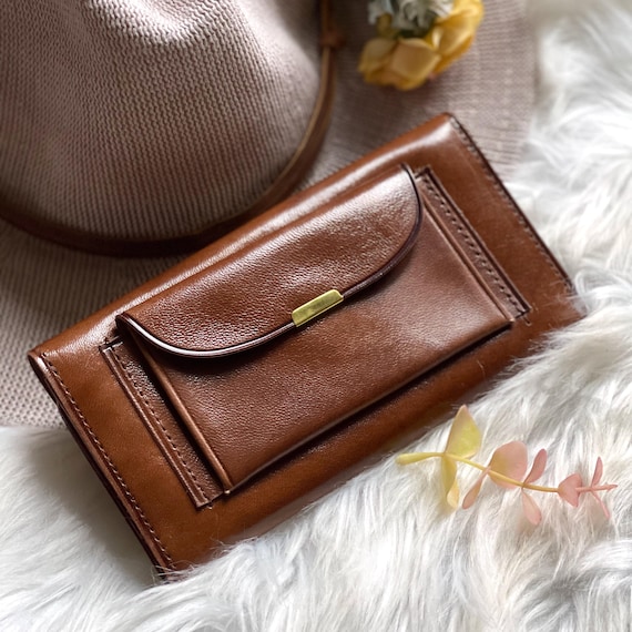 Slim Leather Wallet for Women: Handmade Retro Style with Zipper Pocket