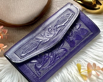 Embossed Leather Wallet: Vintage Style Personalized Women's Bifold Wallet
