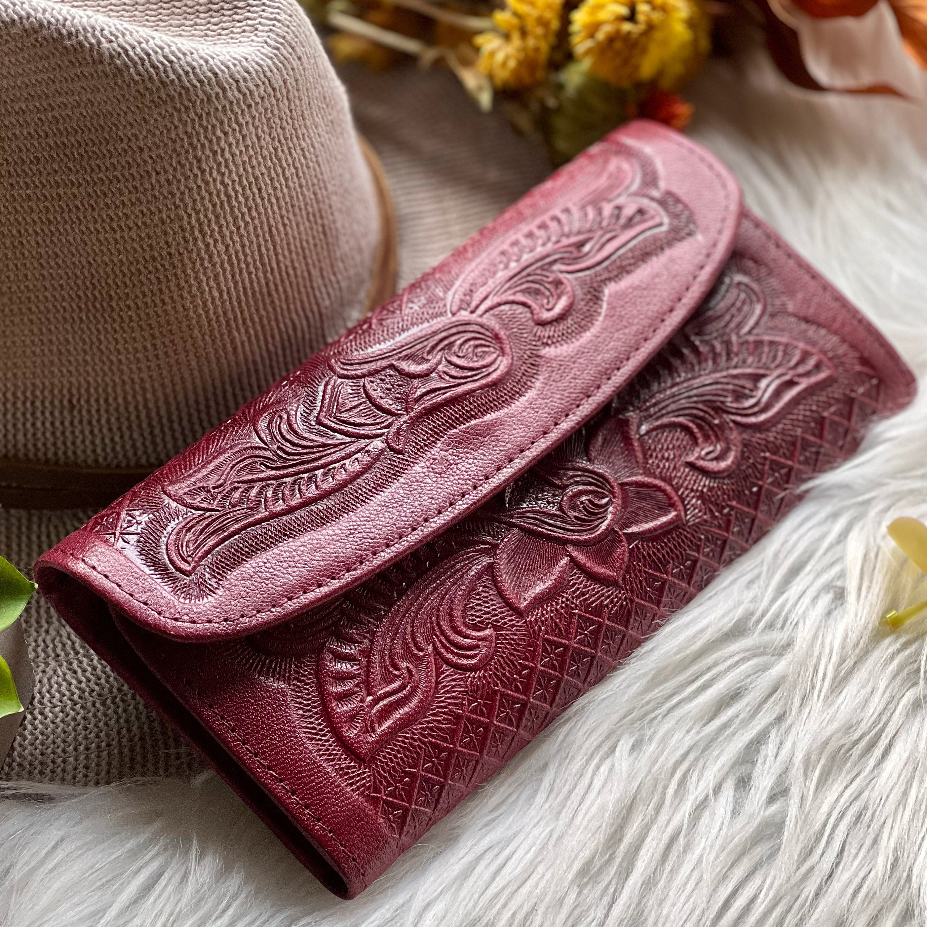 Embossed leather wallets for women • women gifts • women wallets • credit cards purse