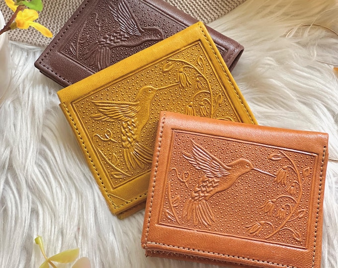 Embossed Hummingbird leather small wallet • credit card wallet • small leather wallet woman • minimalist gifts for her • pocket size wallet