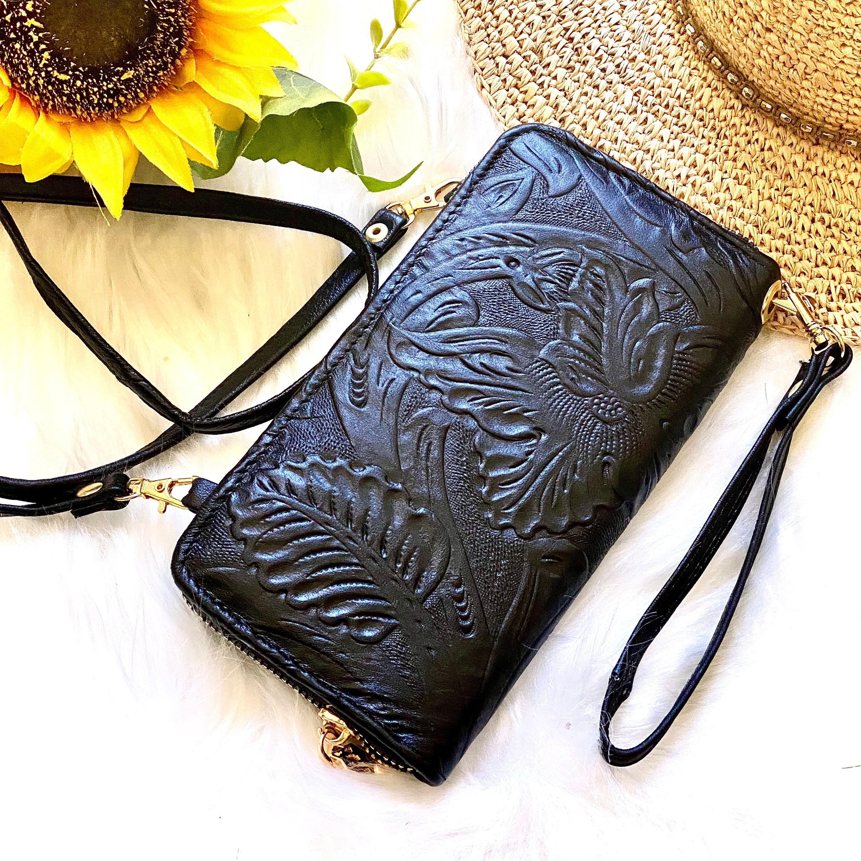 meriden pouch wristlet wallet