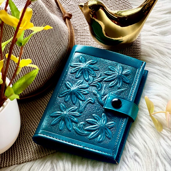 Handmade Leather Bifold Wallet: Vintage Style Women's Wallet