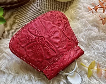 Handmade woman coin purse- leather squeeze pouch - gifts for her