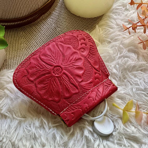 Handmade woman coin purse- leather squeeze pouch - gifts for her