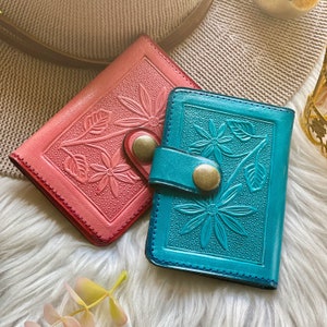Leather Daisies flowers card holders for women • Embossed flowers minimalist wallets • card wallets women • Leather Gifts