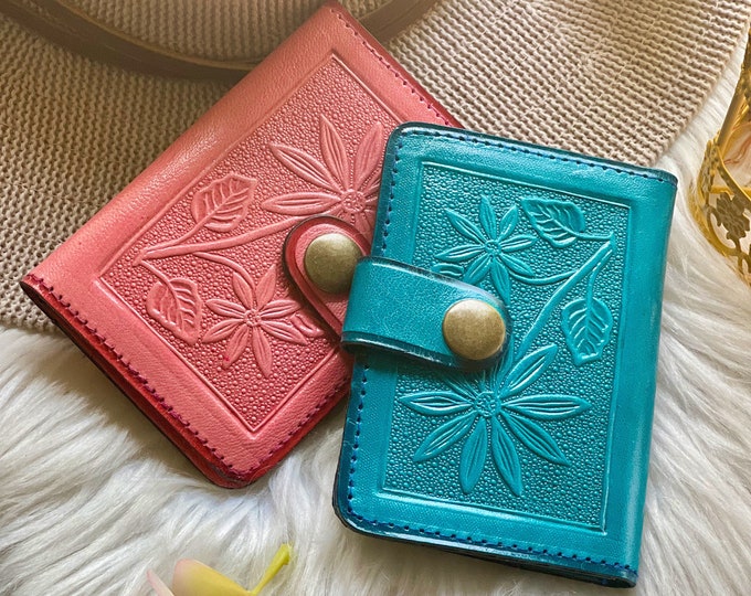 Leather Daisies flowers card holders for women • Embossed flowers minimalist wallets • card wallets women • Leather Gifts