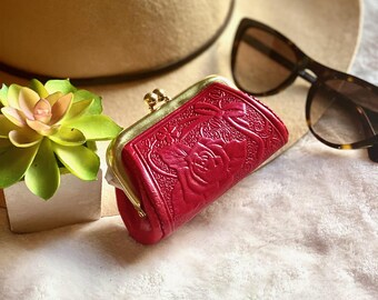 Cute woman change purse • Small coin purse • Embossed leather clasp purse • gift for her