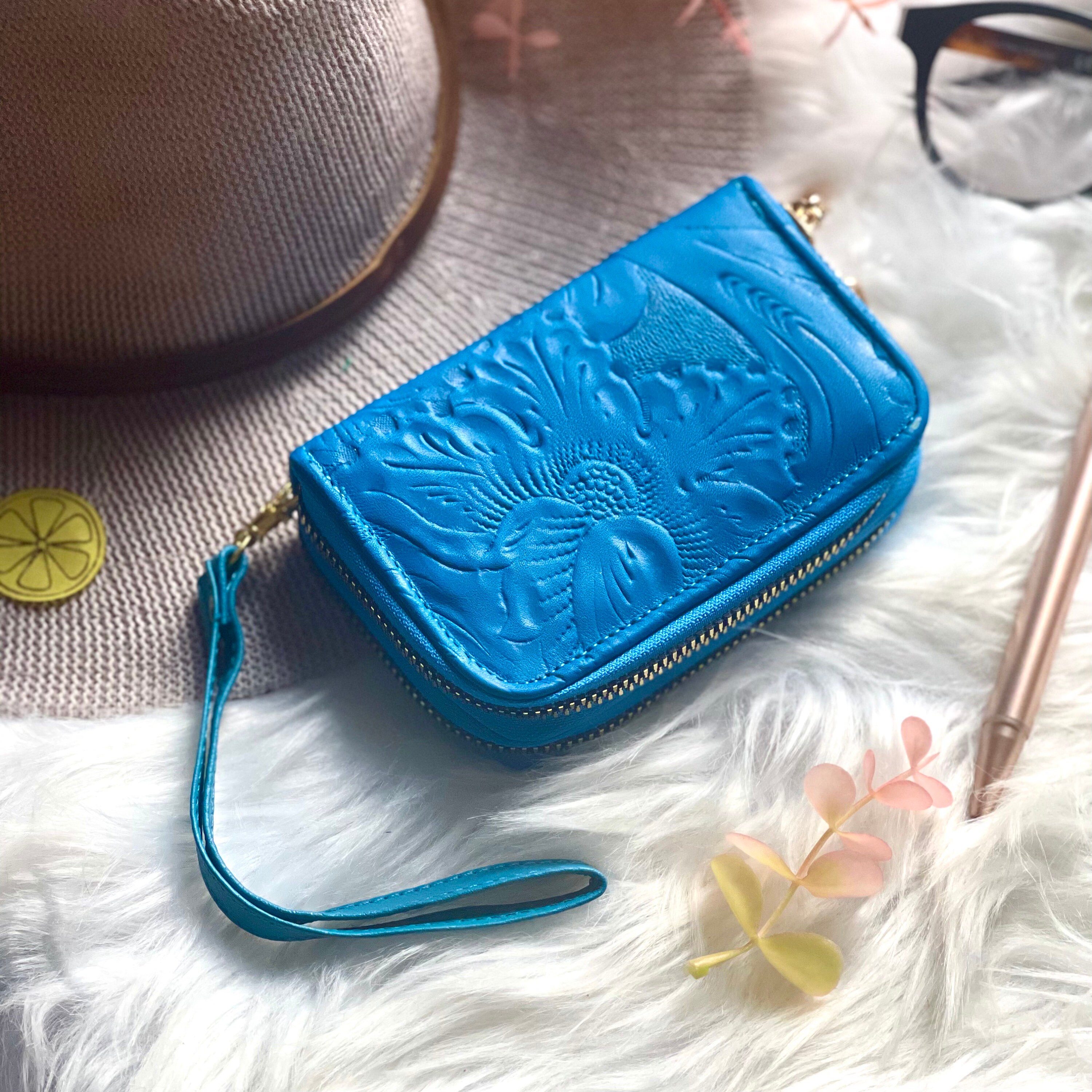 mini wristlet wallet