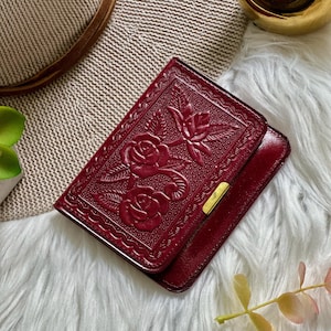 Small Leather Wallet for Women • Minimalist Engraved Wallet • Gifts for Her, Mom & Wife • Valentine's Day Leather Gift