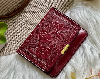 Small Leather Wallet for Women • Minimalist Engraved Wallet • Gifts for Her, Mom & Wife • Valentine's Day Leather Gift