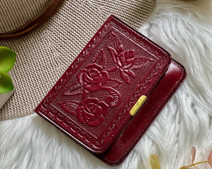 Small Leather Wallet for Women • Minimalist Engraved Wallet • Gifts for Her, Mom & Wife • Valentine's Day Leather Gift