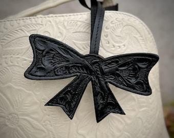 Handmade Leather Luggage Tag: Personalized Bow-Shaped Travel ID