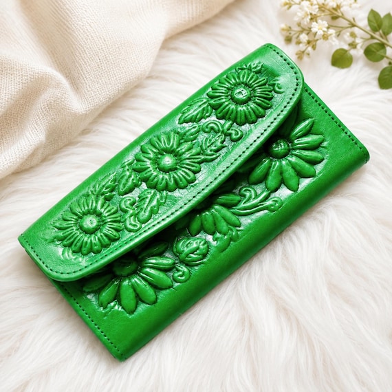 Handmade Leather Credit Card Wallet: Personalized Floral Engraved Wallet