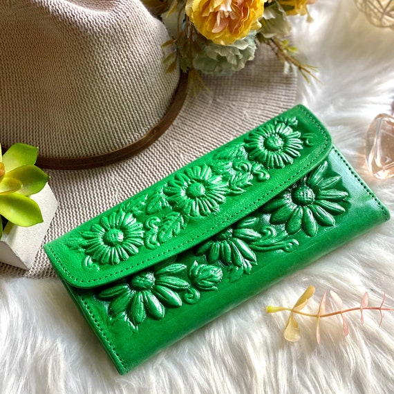 Handmade leather women's wallets • Gifts for her • Engraved floral woman clutch