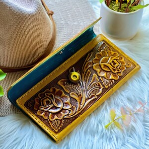 Handcrafted leather wallets for women • Personalized Gifts for her • Trifold wallets