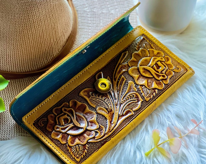 Handcrafted leather wallets for women • Personalized Gifts for her • Trifold wallets