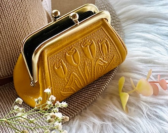 Embossed Leather Coin Purse • Vintage Kiss Lock Change Purse • Small Clasp Wallet for Women • Travel Pouch • Cute Gift for Her