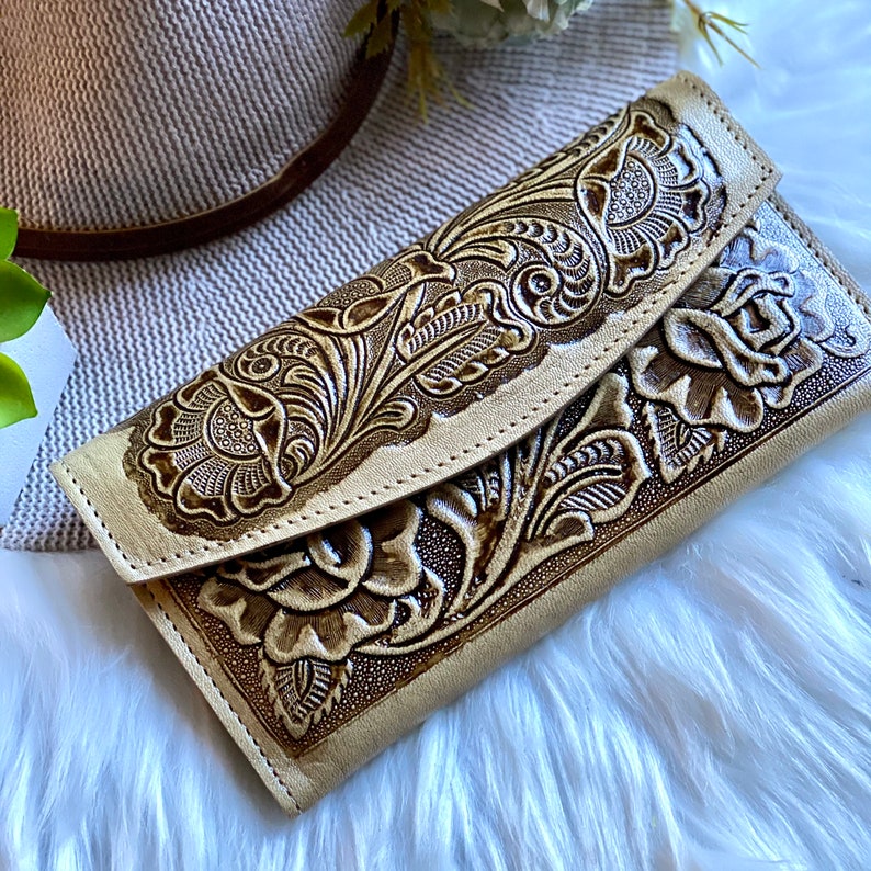 handcrafted wallet	leather woman wallet	wallets for women	roses leather wallet	wallet for her	long wallet	leather purse	wallet purse woman	bohemian wallet	woman purse	credit card wallet	brown wallet leather	personalized gifts