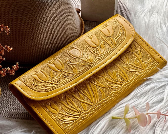 Tulip Embossed Leather Trifold Wallet for Women – Handmade & Personalized