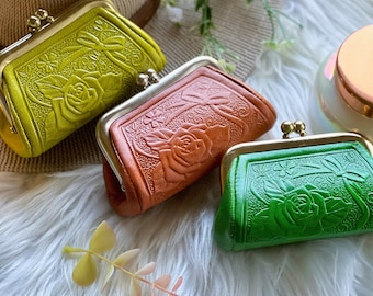 Cute woman change purse • Small coin purse • Embossed leather clasp purse • gift for her