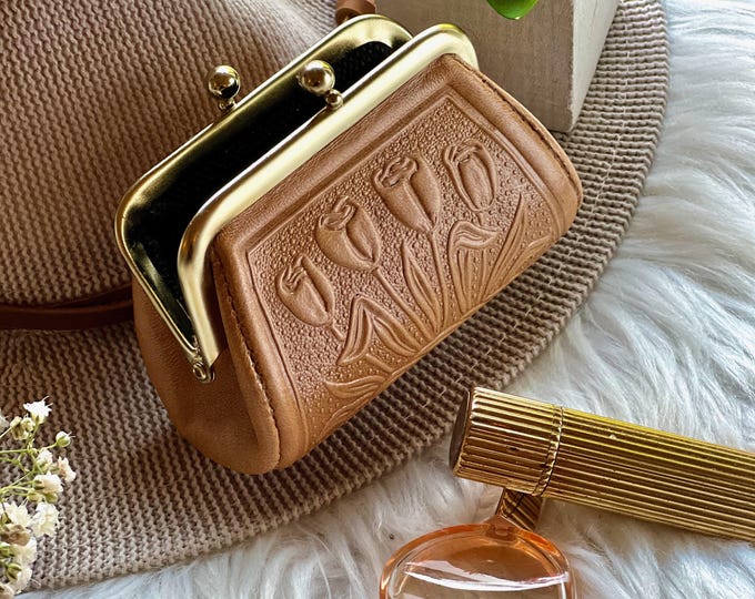 Embossed Leather Kiss Lock Coin Purse: Vintage Floral Clasp Wallet