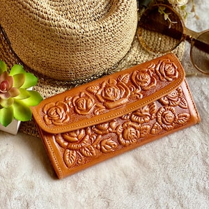 Personalized leather wallets for women • Gifts for mom • Personalized Gifts