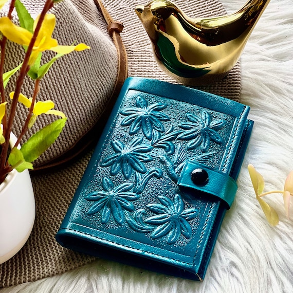 Handmade Leather Bifold Wallet: Vintage Style Women's Wallet