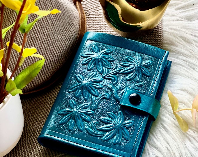 Small leather bifold wallet • leather women's wallets • Mother's Day gifts • women's wallets • vintage style