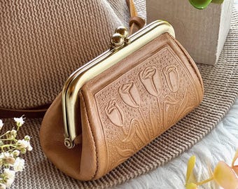Vintage Style Leather Kiss Lock Coin Purse for Women: Handmade Sustainable Gift