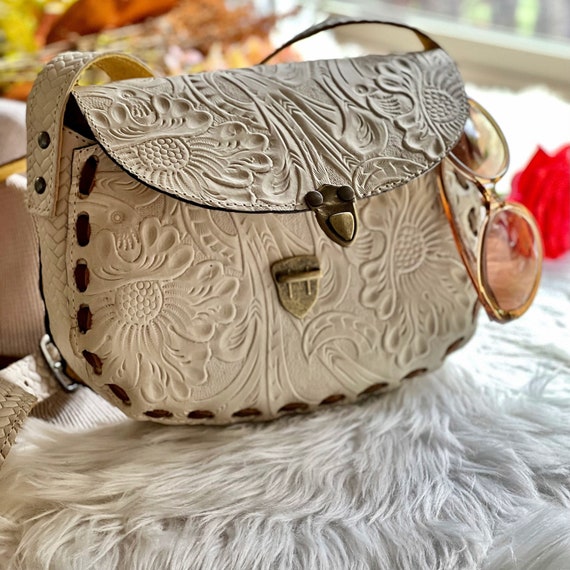 Handmade Leather Saddle bag  • Crossbody purse • Leather accessories • Western gifts