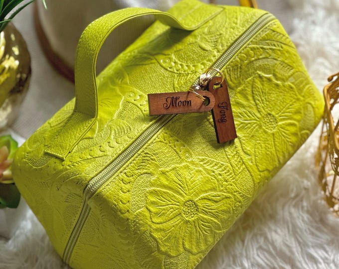 Leather makeup bag • Personalized cosmetic bag•  Toiletry Bag for women •  Personalized Gifts for her