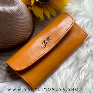 Customize your wallet by adding this listing to your order :)
