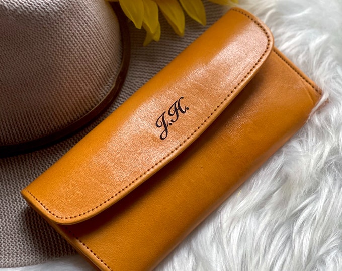 Customize your wallet by adding this listing to your order :)