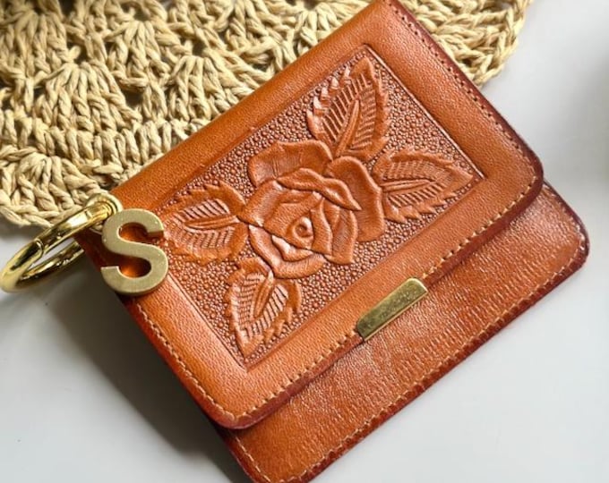Small Leather Wallet for Women – AirTag Slot, Embossed Floral Design, Handmade Gift