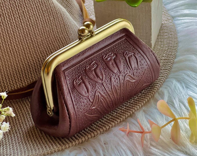Vintage Style Leather Coin Purse: Embossed Tulip Kiss Lock Pouch