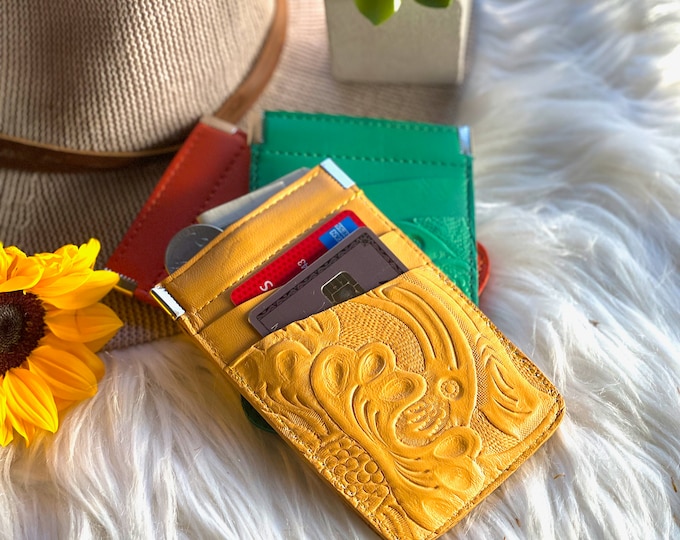 Cute Leather Card Holders: Slim, Custom Wallets for Women, Perfect as Personalized Gifts!