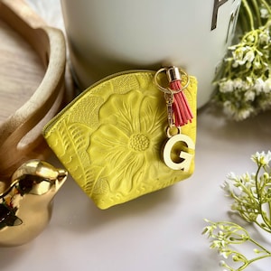 Personalisierte Blumenledertasche • Kleine Make-up-Tasche • Brautjungfer Geschenk • Individuelle Kosmetiktasche