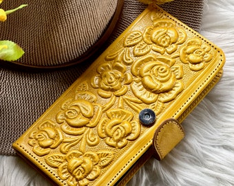 Leather Wallets for Women: Personalized, Floral, and Vintage-inspired Leather Designs