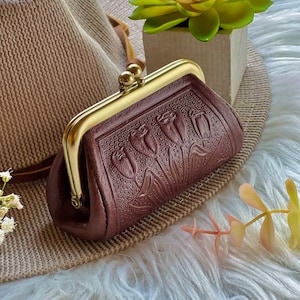 Embossed Kiss lock purse • Coin Holder • Leather change purse • gifts for her • Mother's Day gift • clasp coin purse