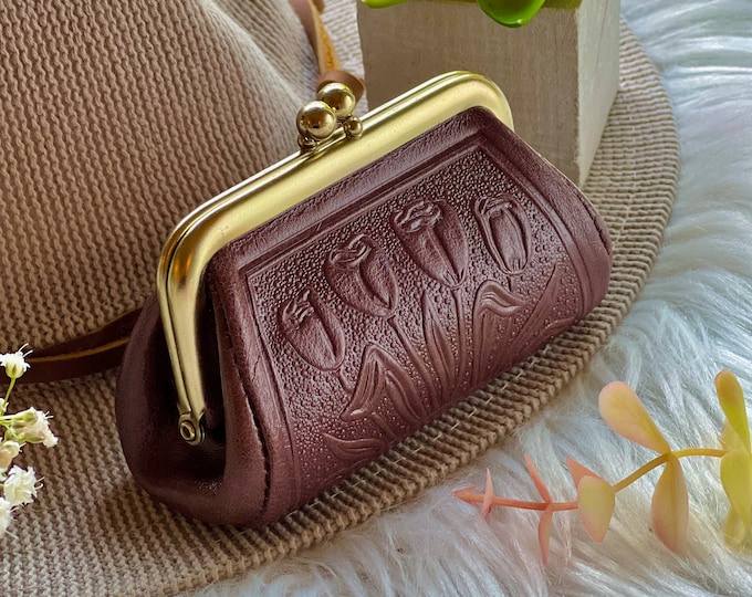 Embossed Kiss lock purse • Coin Holder • Leather change purse • gifts for her • Mother's Day gift • clasp coin purse