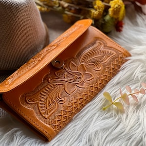 Embossed leather wallets for women • women gifts • women wallets • credit cards purse