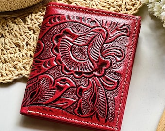 Handmade Leather Minimalist Wallet for Women: Personalized Sustainable Boho Style