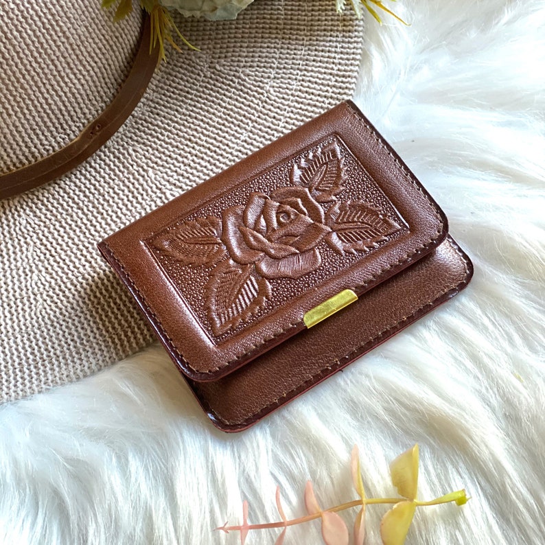 woman wallets	small wallet	small leather wallet	wallets for woman	minimalist wallet	leather wallet	womens wallet	wallet leather small	wallet women	gifts for her	small womens wallet	engraved gifts	gifts for mom