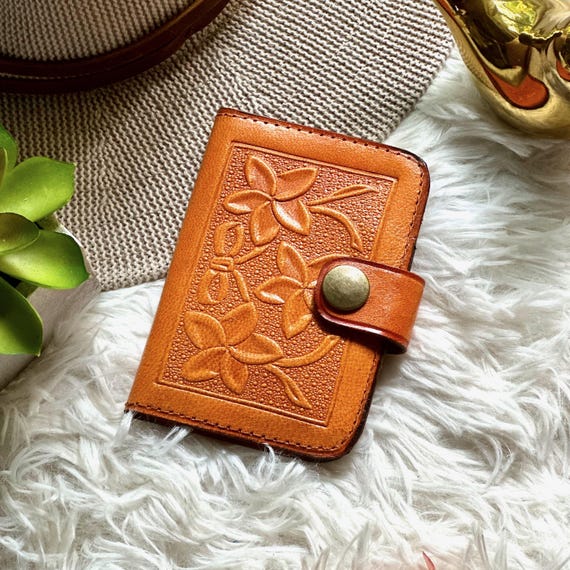 Personalized Plumeria Leather Card Holder: Women's Floral Wallet