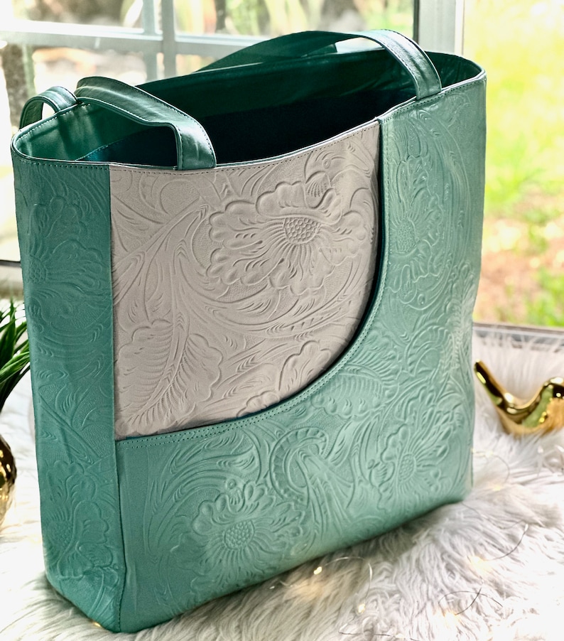Tote bags for women	leather tote bag	large tote bag	leather shoulder bag	womens leather bags	leather bag handmade	Pickleball Bag	Bag for women	Pickleball gifts	gifts for her	leather tote	pickleball	leather accessories