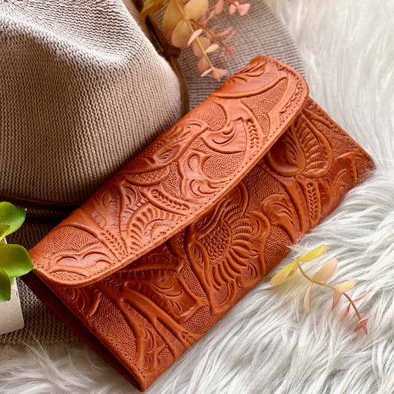 Personalized Leather Wallet for Women: Sustainable Artisan Crafted
